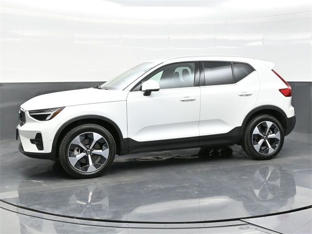 2024 Volvo XC40 Plus Bright Theme