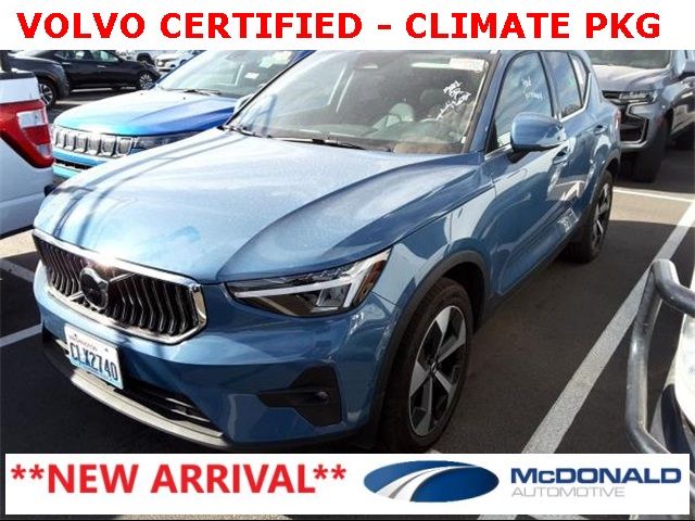 2024 Volvo XC40 Plus Bright Theme