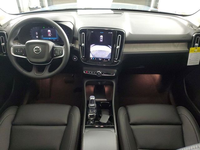 2024 Volvo XC40 Plus Bright Theme