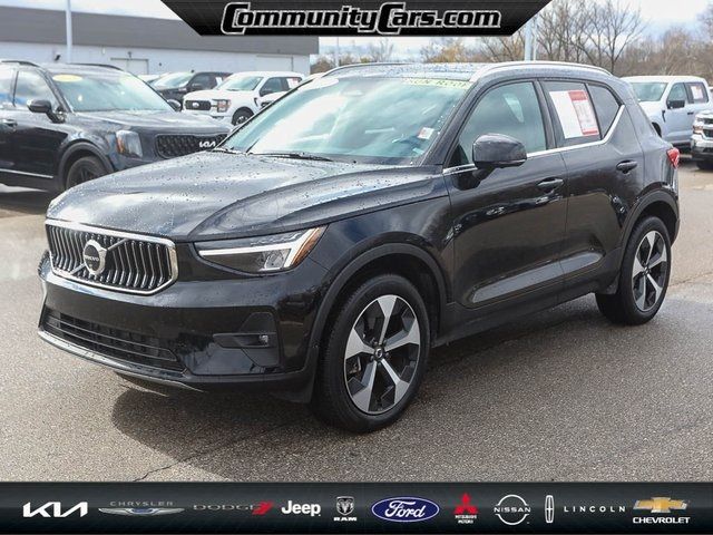 2024 Volvo XC40 Plus Bright Theme