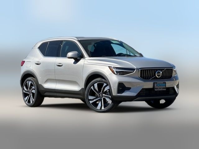 2024 Volvo XC40 Plus Bright Theme