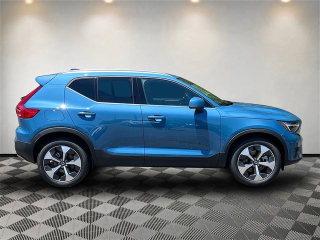 2024 Volvo XC40 Plus Bright Theme