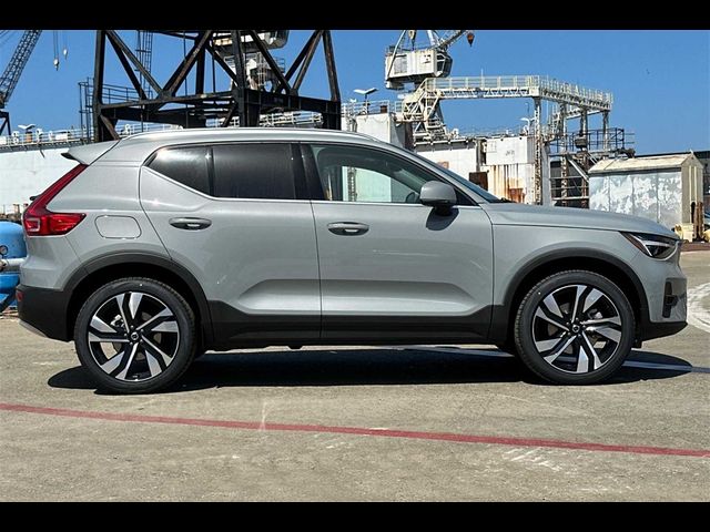 2024 Volvo XC40 Plus Bright Theme