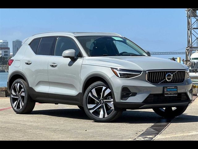 2024 Volvo XC40 Plus Bright Theme