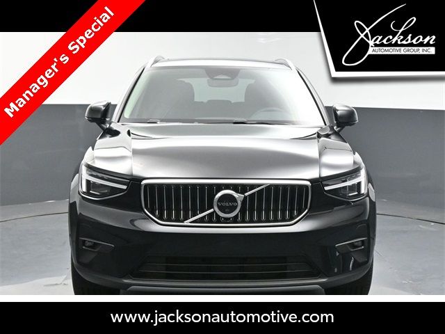 2024 Volvo XC40 Plus Bright Theme