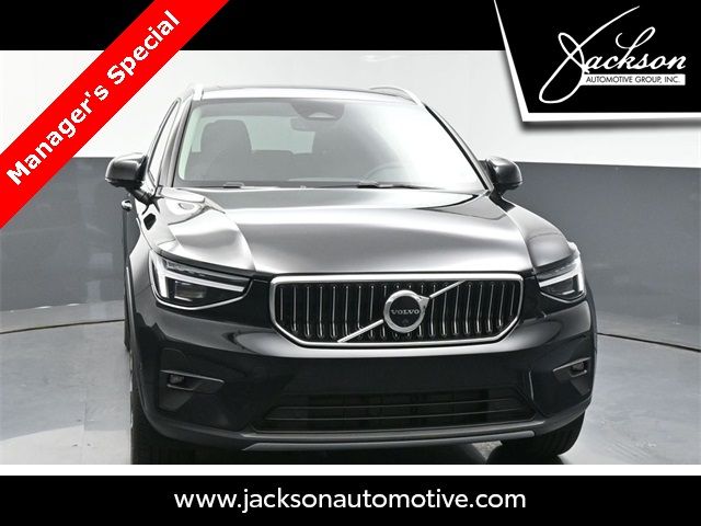 2024 Volvo XC40 Plus Bright Theme