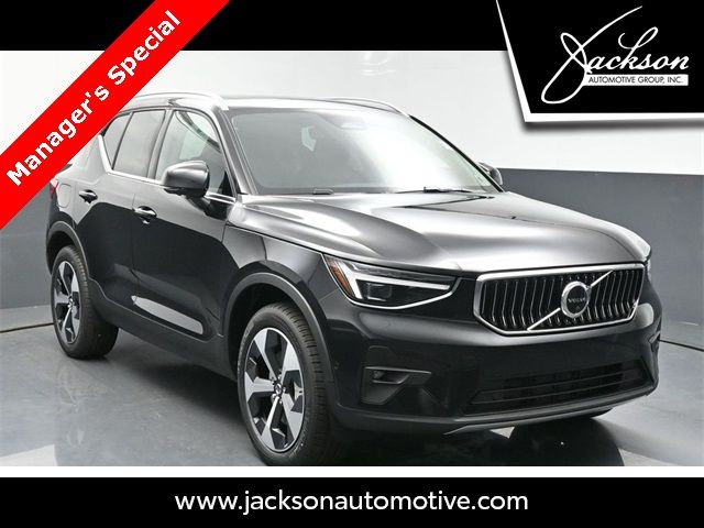 2024 Volvo XC40 Plus Bright Theme