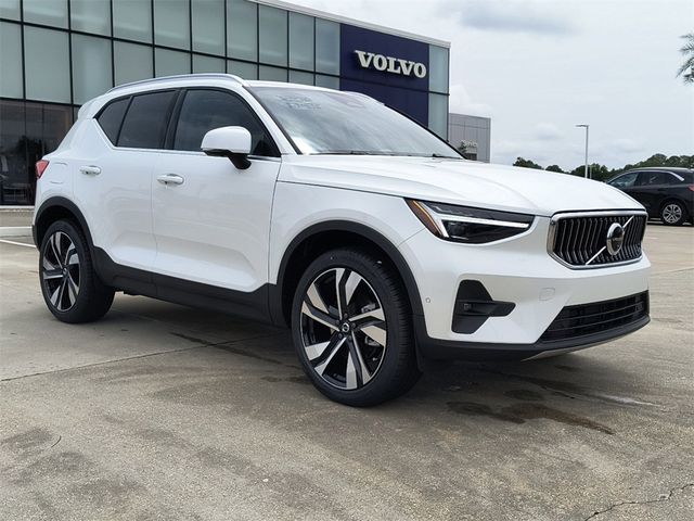 2024 Volvo XC40 Plus Bright Theme