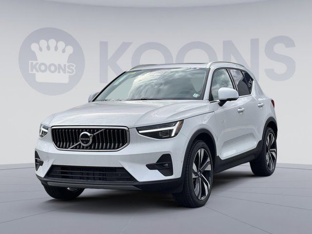 2024 Volvo XC40 Plus Bright Theme