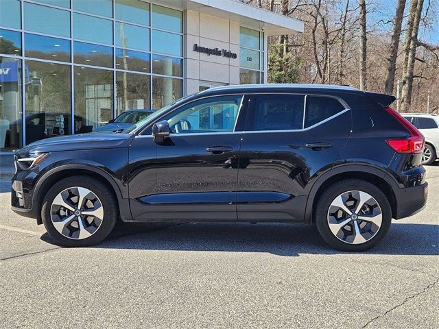 2024 Volvo XC40 Plus Bright Theme