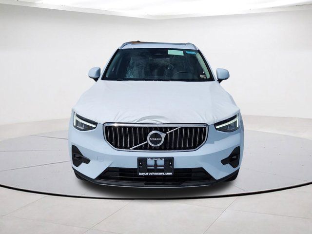 2024 Volvo XC40 Plus Bright Theme