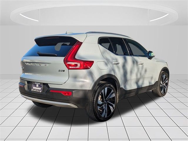 2024 Volvo XC40 Plus Bright Theme