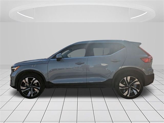 2024 Volvo XC40 Plus Bright Theme