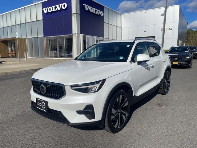 2024 Volvo XC40 Plus Bright Theme