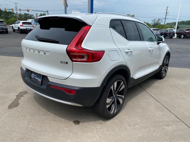 2024 Volvo XC40 Plus Bright Theme