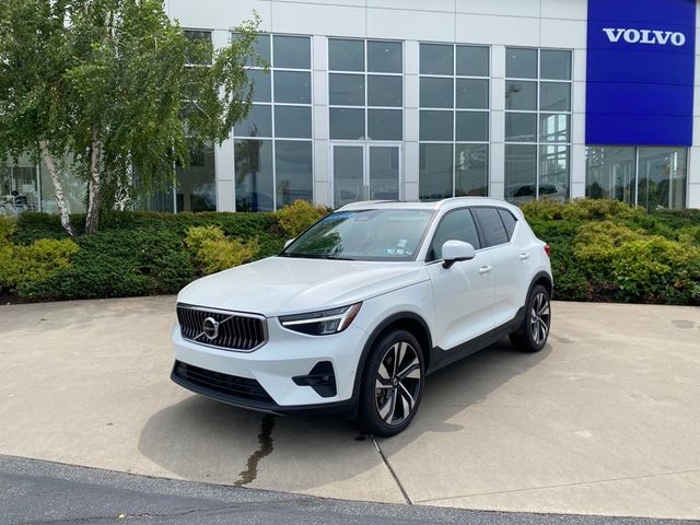 2024 Volvo XC40 Plus Bright Theme