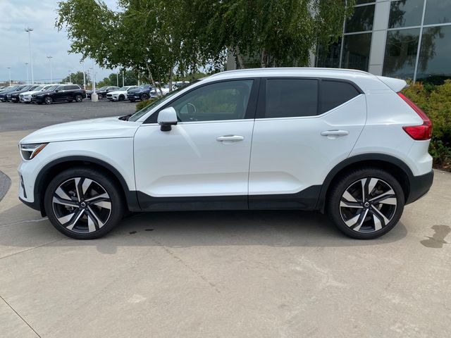 2024 Volvo XC40 Plus Bright Theme