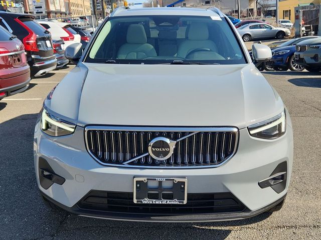 2024 Volvo XC40 Plus Bright Theme