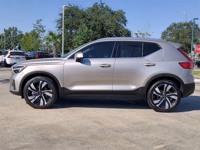 2024 Volvo XC40 Plus Bright Theme