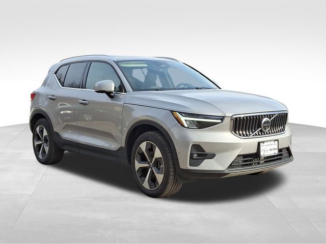 2024 Volvo XC40 Plus Bright Theme