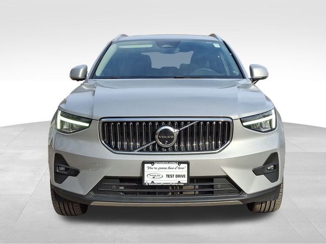 2024 Volvo XC40 Plus Bright Theme