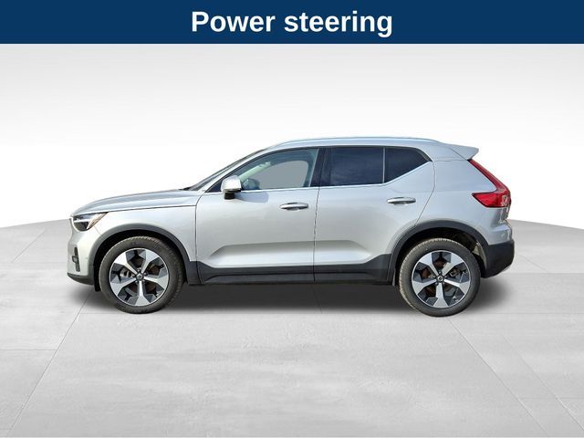 2024 Volvo XC40 Plus Bright Theme