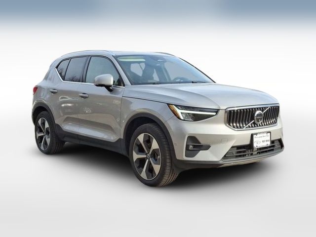 2024 Volvo XC40 Plus Bright Theme