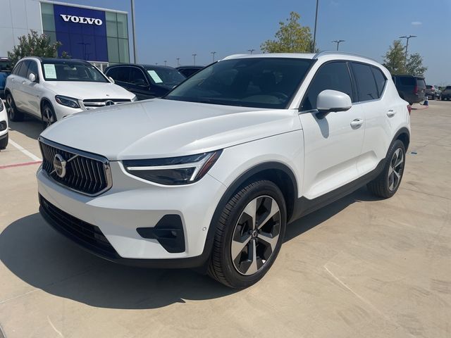 2024 Volvo XC40 Plus Bright Theme