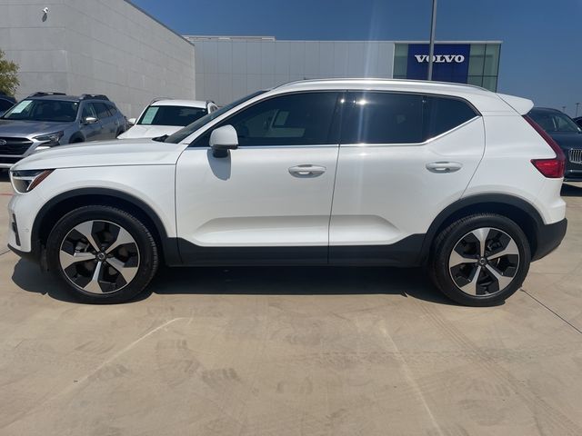 2024 Volvo XC40 Plus Bright Theme