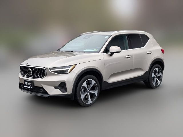 2024 Volvo XC40 Plus Bright Theme