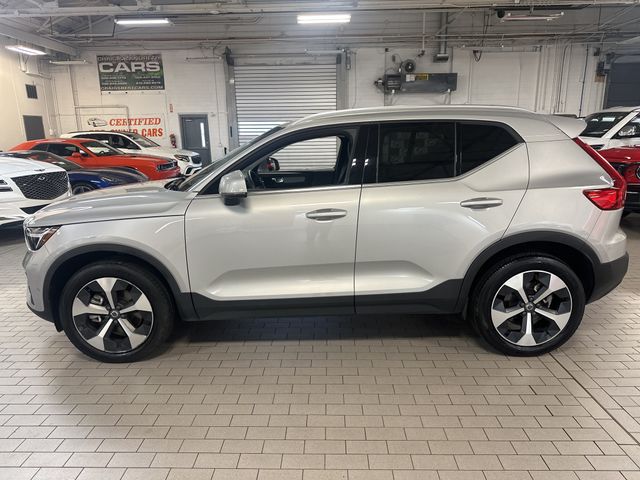 2024 Volvo XC40 Plus Bright Theme