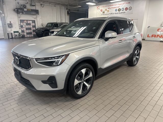 2024 Volvo XC40 Plus Bright Theme