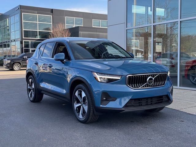 2024 Volvo XC40 Plus Bright Theme