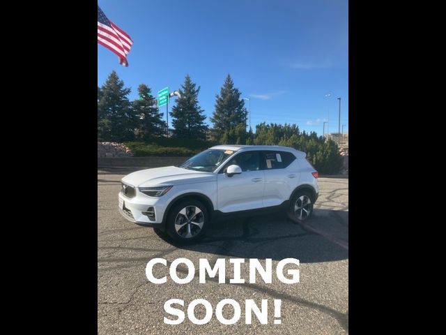 2024 Volvo XC40 Plus Bright Theme