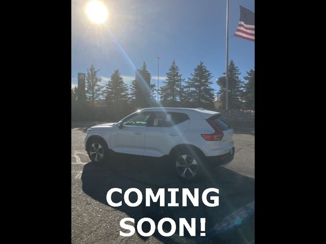 2024 Volvo XC40 Plus Bright Theme