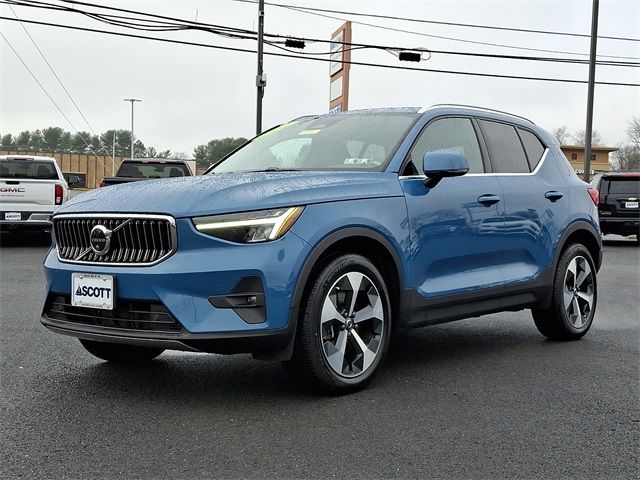 2024 Volvo XC40 Plus Bright Theme