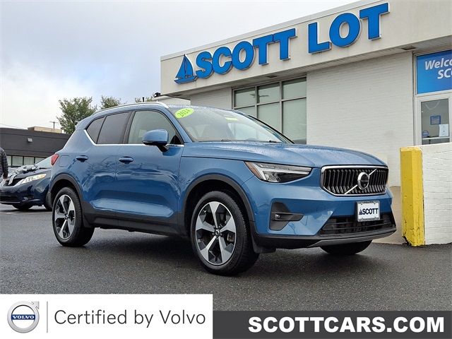 2024 Volvo XC40 Plus Bright Theme