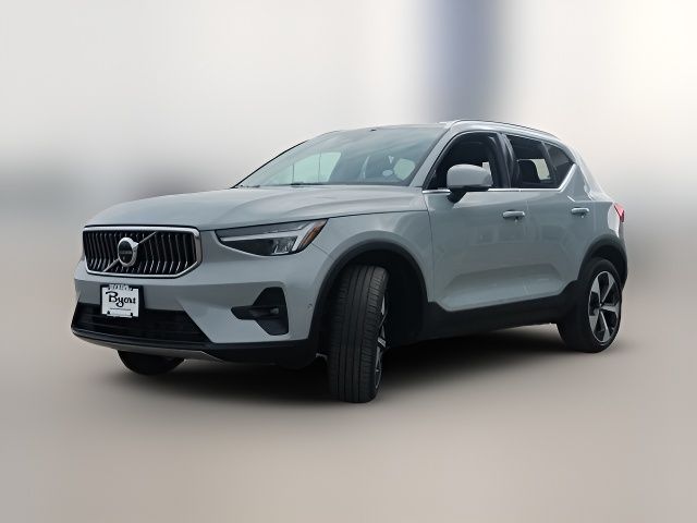 2024 Volvo XC40 Plus Bright Theme