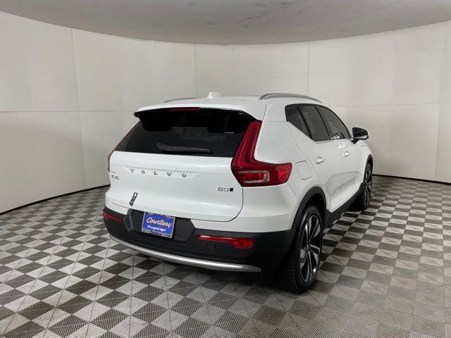 2024 Volvo XC40 Plus Bright Theme