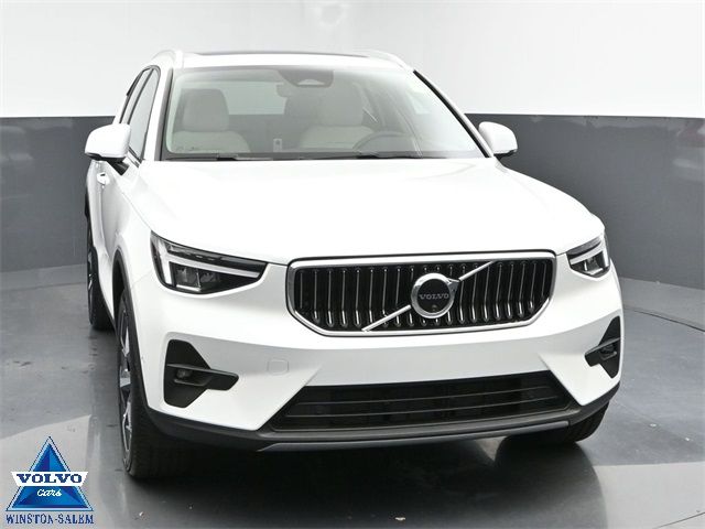 2024 Volvo XC40 Plus Bright Theme