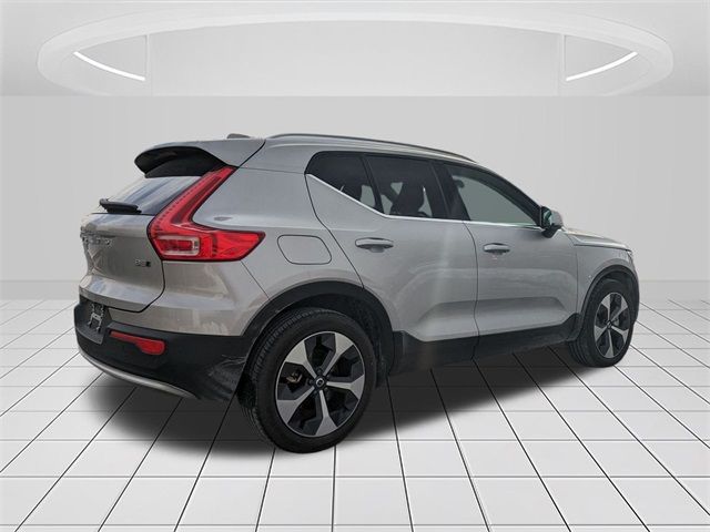 2024 Volvo XC40 Plus Bright Theme