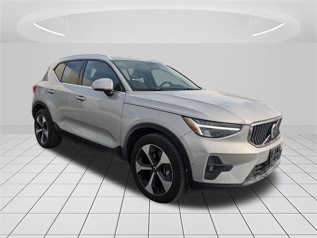 2024 Volvo XC40 Plus Bright Theme