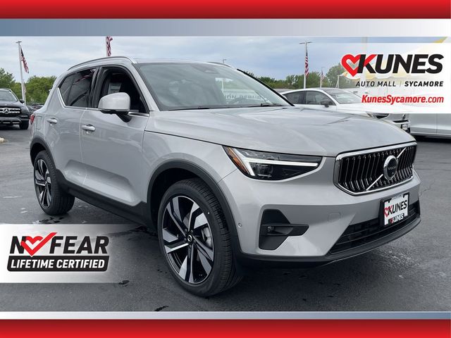 2024 Volvo XC40 Plus Bright Theme