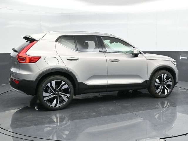 2024 Volvo XC40 Plus Bright Theme