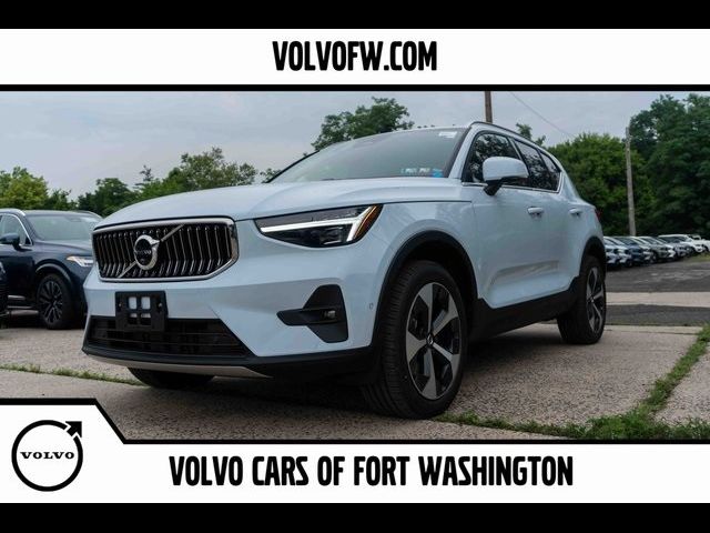 2024 Volvo XC40 Plus Bright Theme