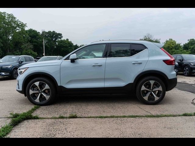 2024 Volvo XC40 Plus Bright Theme