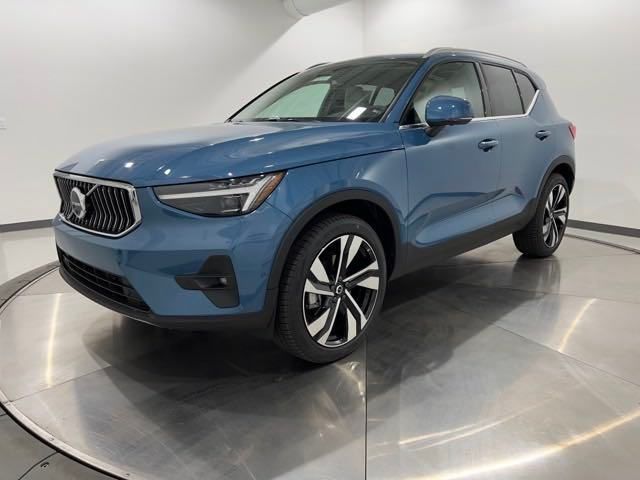 2024 Volvo XC40 Plus Bright Theme