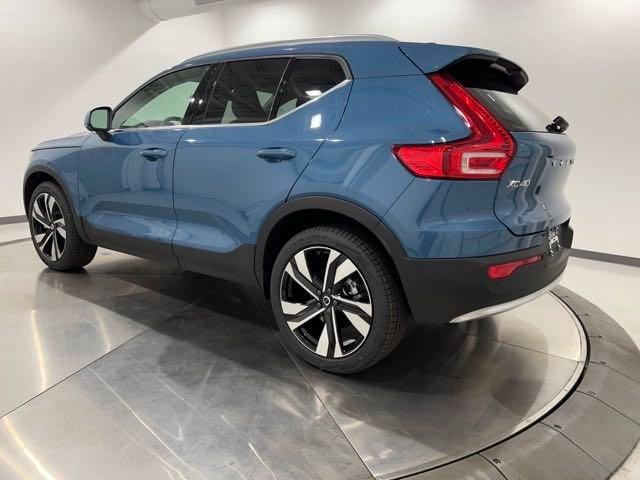 2024 Volvo XC40 Plus Bright Theme