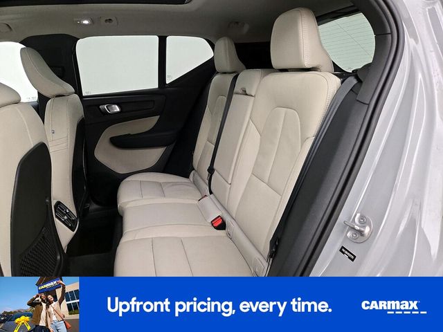 2024 Volvo XC40 Plus Bright Theme