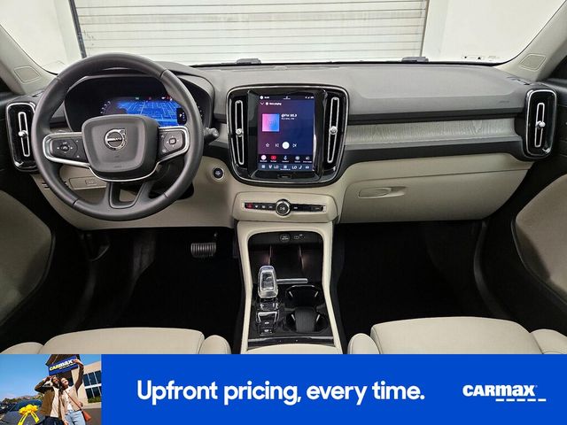 2024 Volvo XC40 Plus Bright Theme